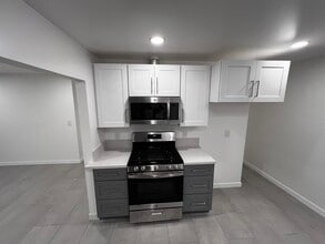9717 Oak St in Bellflower, CA - Foto de edificio - Building Photo