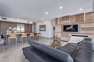 7120 E Kierland Blvd in Scottsdale, AZ - Building Photo
