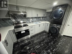 576 McLevin Ave in Toronto, ON - Building Photo - Building Photo