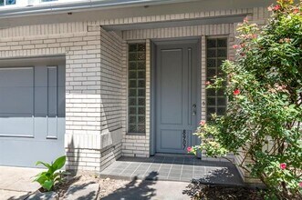 8907 Club Creek Cir in Dallas, TX - Building Photo - Building Photo