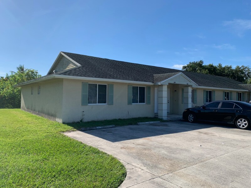 1661 SE Lennard Rd-Unit -1661 in Port St. Lucie, FL - Building Photo