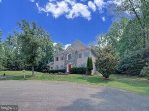 9205 Frst Grns Dr in Lorton, VA - Building Photo - Building Photo