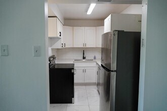 3720 N Pine Island Rd, Unit 334 in Sunrise, FL - Foto de edificio - Building Photo