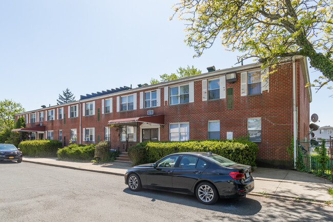 Garden Apartments in Staten Island, NY - Foto de edificio - Building Photo