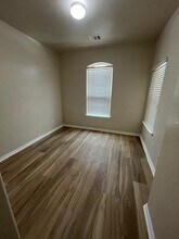 516 Rancho Verde Dr in Leander, TX - Foto de edificio - Building Photo