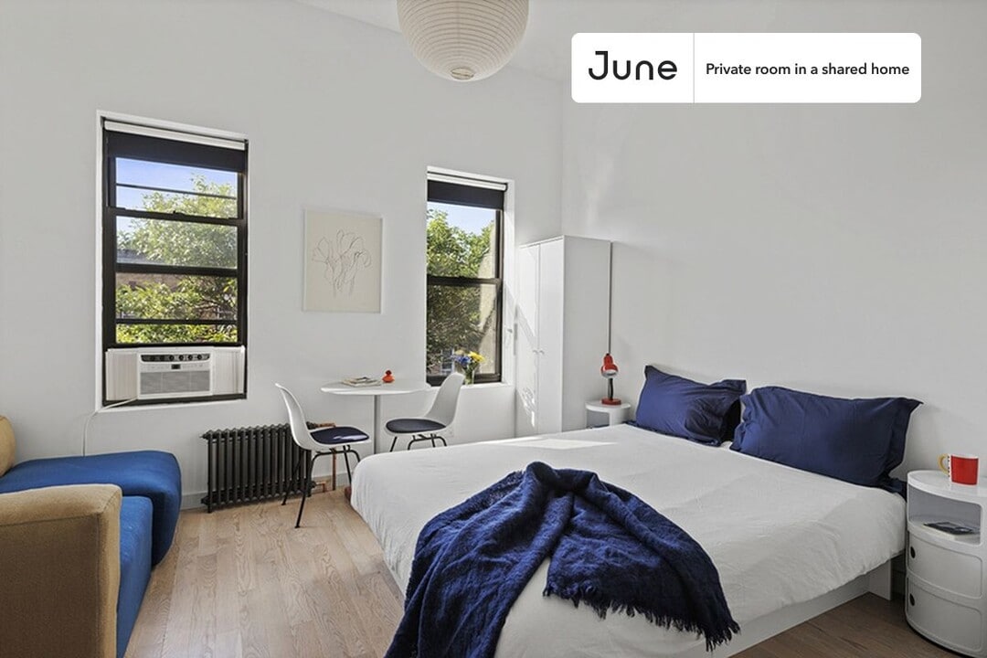 Private bedroom in 3 bed/3 bath Home in Queens, NY - Building Photo