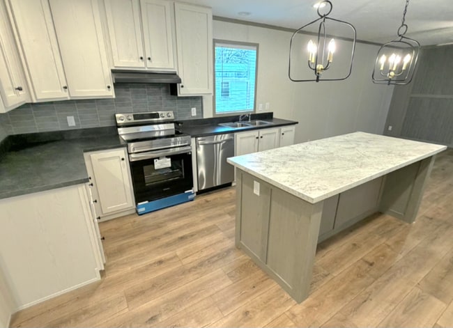 7145 S Meridian St in Marion, IN - Foto de edificio - Building Photo