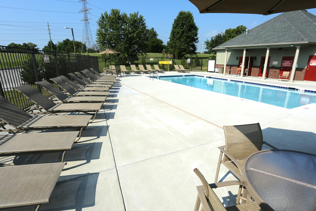 Academy Park Apartments in New Albany, IN - Building Photo