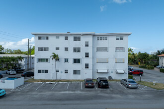 Longwood House Condominium in North Miami, FL - Building Photo - Building Photo