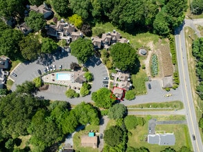 2124 Old Pond Ln, Unit 2124 Old Pond Ln in Norwich, CT - Building Photo - Building Photo