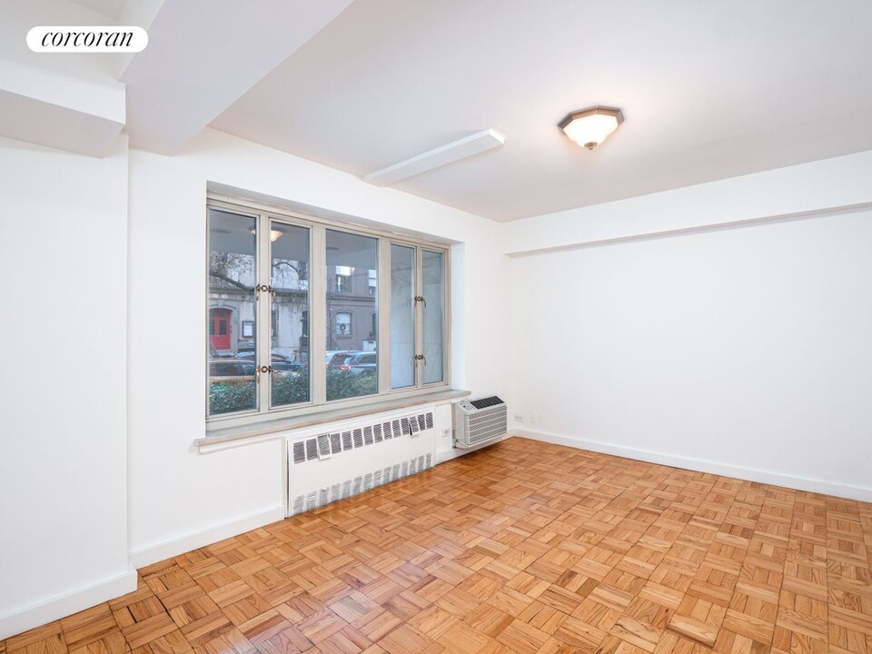 35 E 35th St in New York, NY - Building Photo