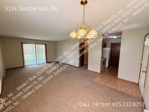 5124 Seaton Hall Dr in Machesney Park, IL - Building Photo - Building Photo