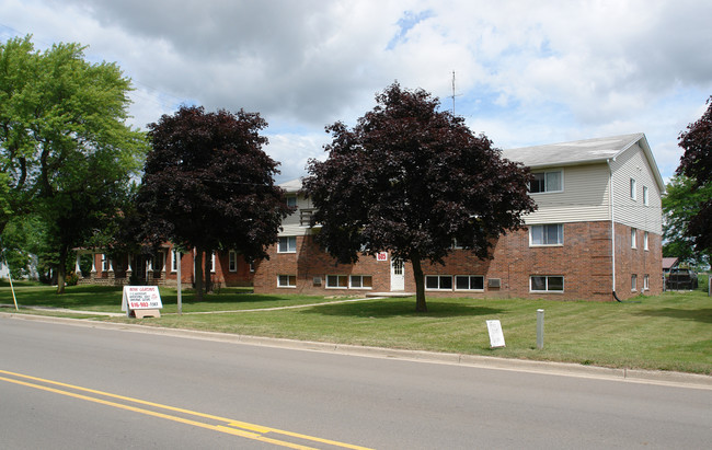 569-605 S Main St in Fowler, MI - Foto de edificio - Building Photo