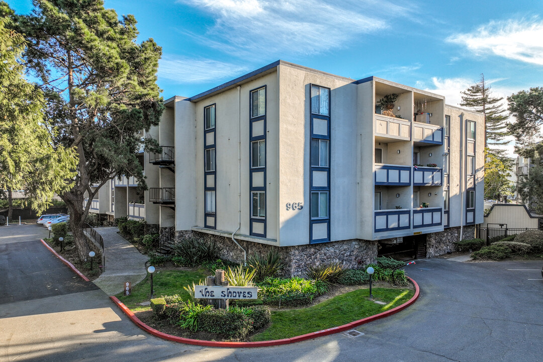 South Shore Beach and Tennis Club Condominium in Alameda, CA - Building Photo