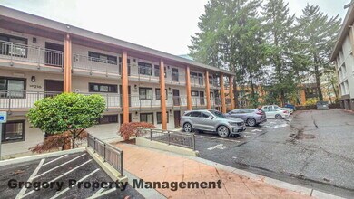 130 105th Ave SE in Bellevue, WA - Building Photo - Building Photo