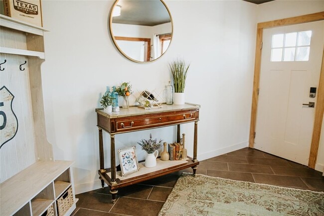 604 W Pecan Dr in Johnson City, TX - Building Photo - Building Photo