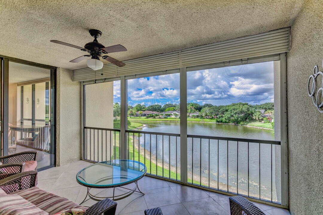 5188 Woodland Lakes Dr in Palm Beach Gardens, FL - Building Photo