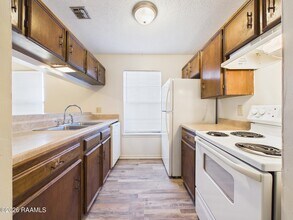 114 Country Ln in Lafayette, LA - Building Photo - Building Photo