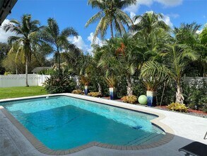 8965 SW 59th Ct in Cooper City, FL - Building Photo - Building Photo