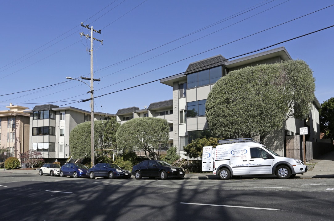 567 Oakland Ave in Oakland, CA - Building Photo