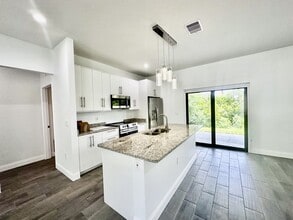 774 W 9th St in Deltona, FL - Building Photo - Building Photo