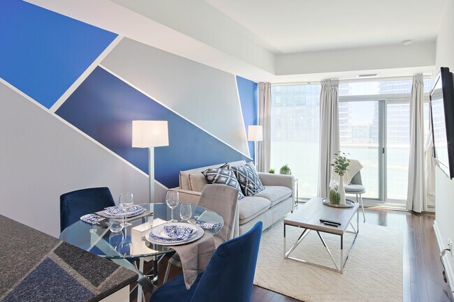 18 York St in Toronto, ON - Building Photo - Building Photo