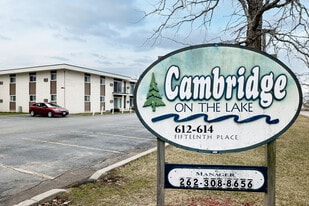 Cambridge On The Lake in Kenosha, WI - Building Photo