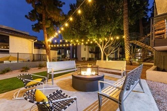 Sunrise in Biltmore in Phoenix, AZ - Foto de edificio - Building Photo