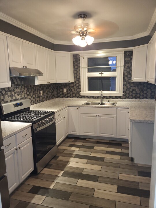 15 Cliff St, Unit 1 in Central Falls, RI - Foto de edificio