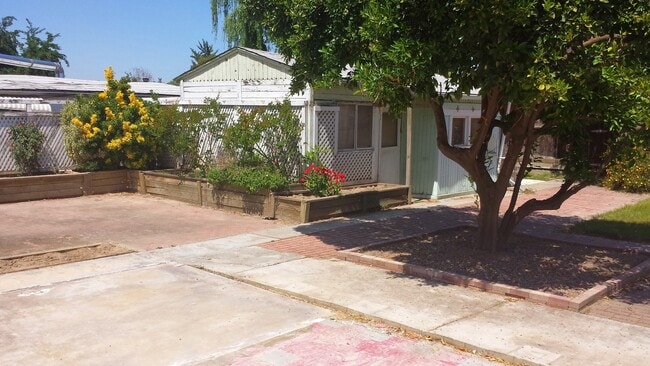 property at 875 S Minaret Ave