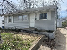 400 Lancashire Rd in St. Louis, MO - Building Photo