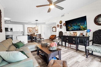 6801 SW 44th St, Unit 101 in Miami, FL - Foto de edificio - Building Photo