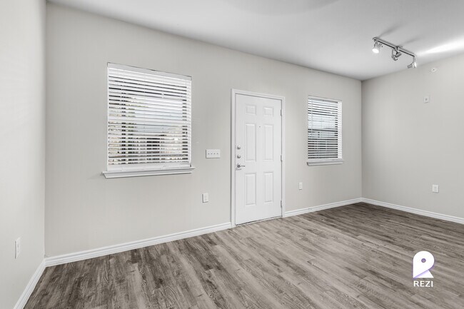 130 Camino De Oro-Unit -715 in San Antonio, TX - Building Photo - Building Photo