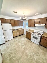 8313 Woodhurst Dr in Berkeley, MO - Building Photo - Building Photo