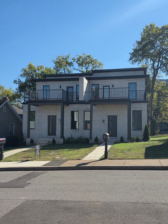 2715 Delaware Ave in Nashville, TN - Building Photo - Building Photo