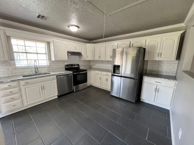 6408 NW Oak Ave in Lawton, OK - Foto de edificio - Building Photo