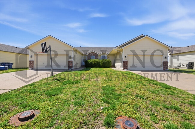 9922 E Kinkaid Cir in Wichita, KS - Building Photo - Building Photo