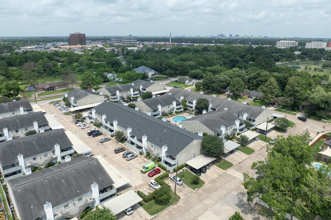 Brae Acres Condominiums in Houston, TX - Building Photo - Building Photo