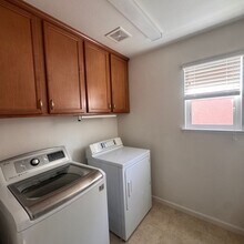 2066 Waterhouse Rd in Reno, NV - Foto de edificio - Building Photo