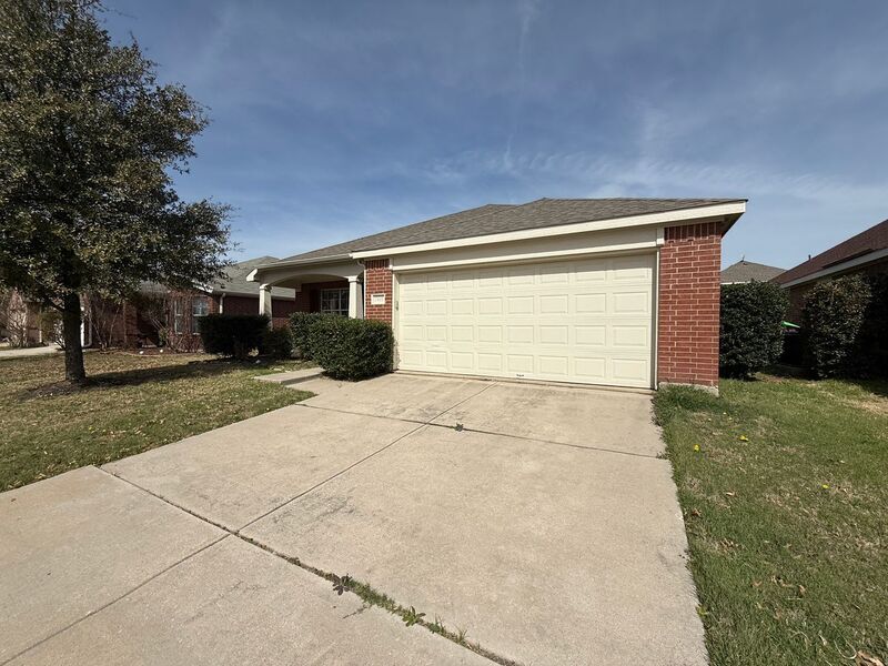 1909 Morning Dove Dr in Aubrey, TX - Building Photo