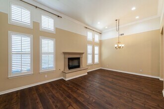 15519 Sonora St in Tustin, CA - Foto de edificio - Building Photo