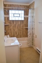 1039 Sheridan Rd in Winthrop Harbor, IL - Building Photo - Interior Photo