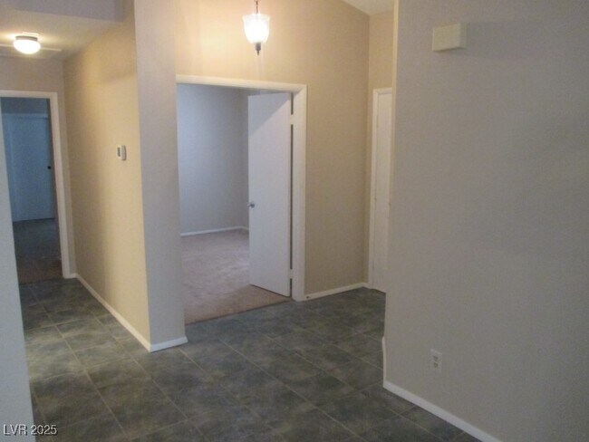 3325 Nigul Way in Las Vegas, NV - Building Photo - Building Photo