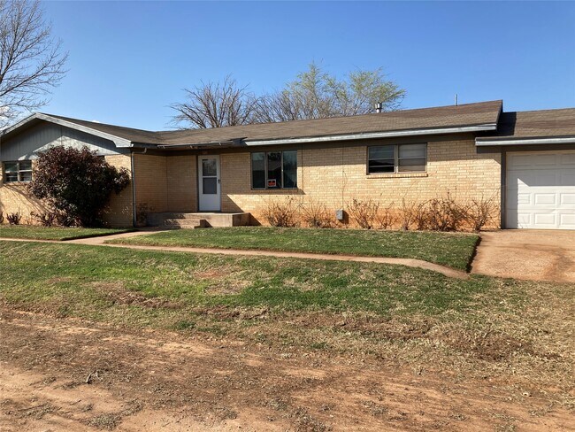 1320 Moody St in Paducah, TX - Building Photo - Building Photo