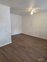 702 San Antonio Ave in Seguin, TX - Building Photo - Building Photo