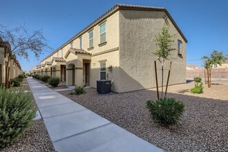 4642 Ingleton Cir in Las Vegas, NV - Building Photo - Building Photo