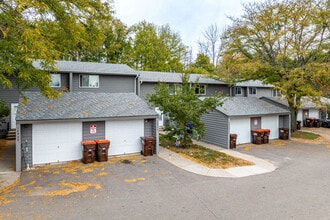 RAYMIE JOHNSON ESTATES & TOWNHOMES in Oak Park Heights, MN - Foto de edificio - Building Photo