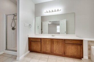 510 Kingscote Ct in Arlington, TX - Foto de edificio - Building Photo