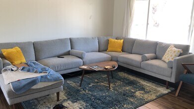 2872 E Ventura Rd in Palm Springs, CA - Foto de edificio - Building Photo