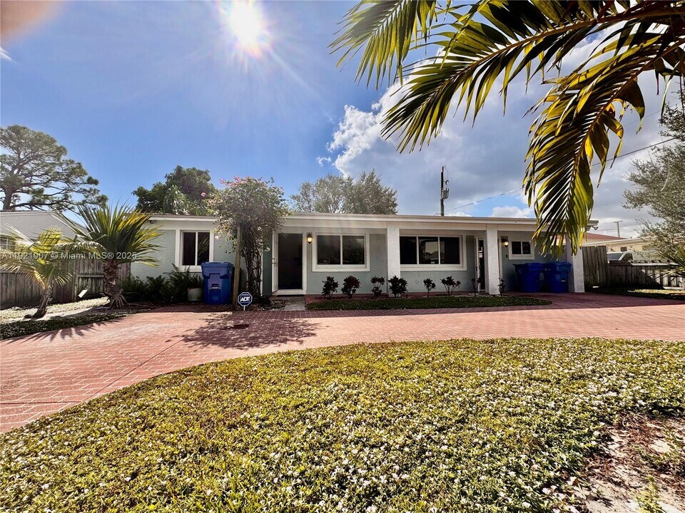 112 Milton St in Lantana, FL - Building Photo